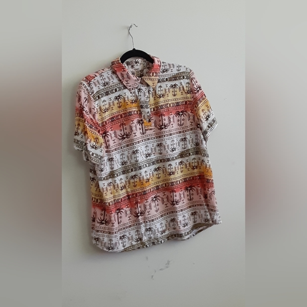 Denim and Co button down camp shirt. Short sleeved with beach print.